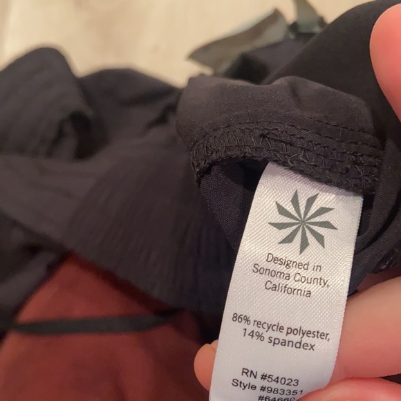 Athleta Black Cropped Ruched Pants - Picture 4 of 5